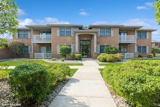 9835 Wildwood Cir Unit 2A, Munster, IN 46321