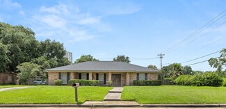 302 Forest Lake Dr, Seabrook, TX 77586