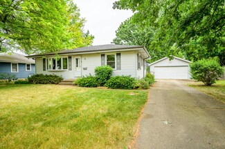 9 S Grace St, North Aurora, IL 60542