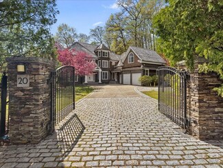 20 Laura Rd, Waban, MA 02468