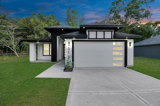 519 Lovers Ln, Dayton, TX 77535