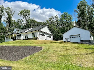 473 Jackson Square Rd, Thomasville, PA 17364