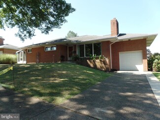 504 Lloyd Rd, Harrisburg, PA 17109