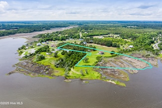 301 Intracoastal Ct, Sneads Ferry, NC 28460