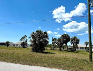241 W Pine Valley Ln, Rotonda West, FL 33947