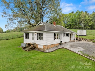 258 Roper Rd, Flat Rock, NC 28731