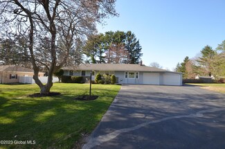 28 Nancy Dr, Troy, NY 12180