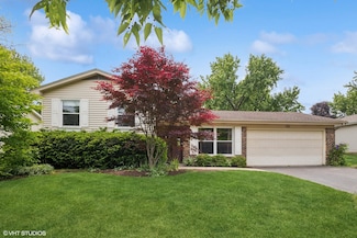 525 Andrew Ln, Lake Zurich, IL 60047