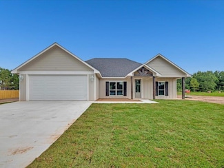 215 Ralph Nerren Rd, Huntington, TX 75949