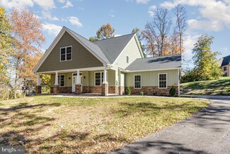 2260 Baker Rd, York, PA 17408