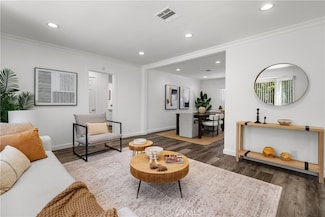 18025 Victory Blvd, Reseda, CA 91335