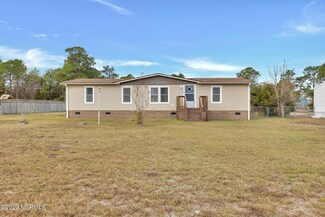 116 S Queens St, Hubert, NC 28539