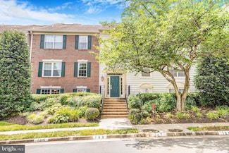 12113 Greenway Ct Unit 101, Fairfax, VA 22033
