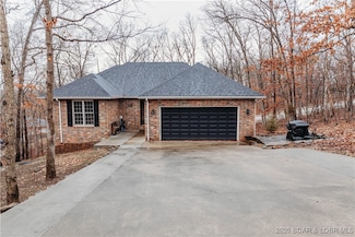 33 Akron Ct, Lake Ozark, MO 65049