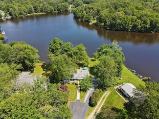 63 W Shore Dr, Newton, NJ 07860
