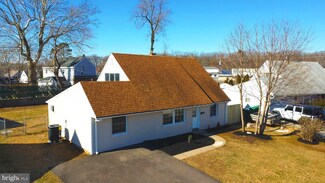 51 Pumpkin Hill Rd, Levittown, PA 19056