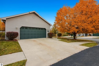 3702 Creekside Dr, Traverse City, MI 49684