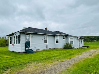 6998 River Rd, Guildhall, VT 05905
