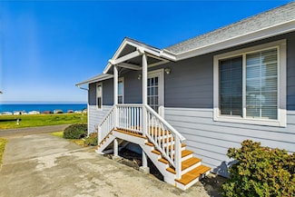 134 Sea View Rd, Whitethorn, CA 95589