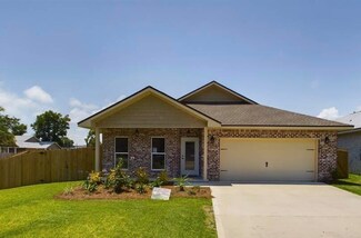 75 4th St, Shalimar, FL 32579