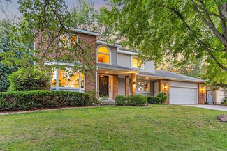 908 Cobb Rd, Saint Paul, MN 55126