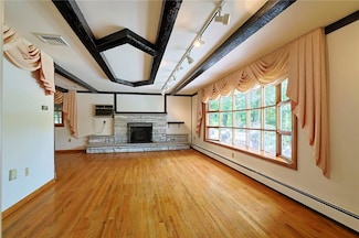 10 Greenwood Dr, Beacon, NY 12508