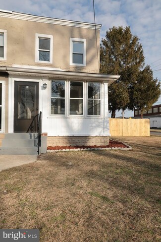 666 Manor Rd, Beverly, NJ 08010