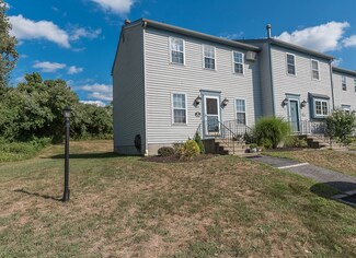 565 Quaker Ln Unit 24, West Warwick, RI 02893
