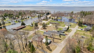 120 Marina St, Houghton Lake, MI 48629