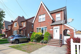 9515 243rd St, Floral Park, NY 11001