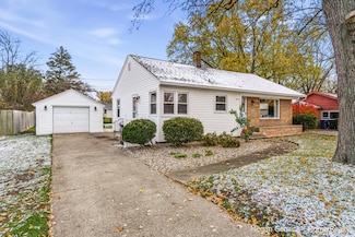 215 Calvin Ave, Holland, MI 49423