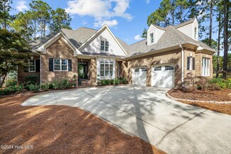 2 Augusta Dr, Southern Pines, NC 28387