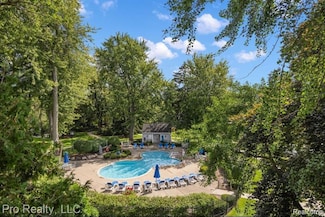 3559 Port Cove Dr Unit 25, Waterford, MI 48328