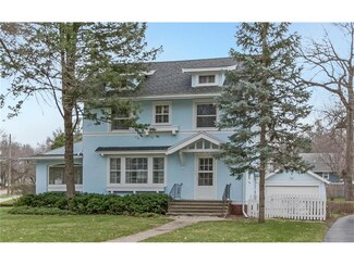 2333 Meadowbrook Dr SE, Cedar Rapids, IA 52403