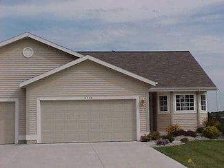 3712 Harris Dr, Norton Shores, MI 49441