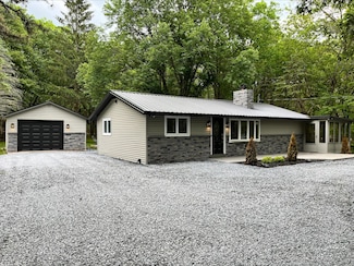 54 Skyline Dr, Albrightsville, PA 18210