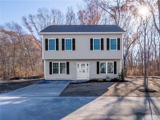 76 Medford St, Warwick, RI 02889