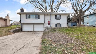 5106 Oaks Ln, Omaha, NE 68137