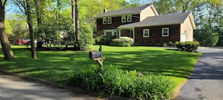 25 Grassy Pond Dr, Smithtown, NY 11787