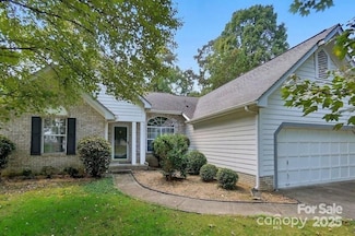 8213 Martindale Ln, Charlotte, NC 28216