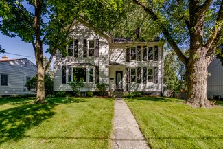 914 Center St, McHenry, IL 60050