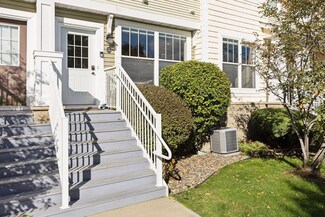 1240 County Road D E Unit 15, Maplewood, MN 55109