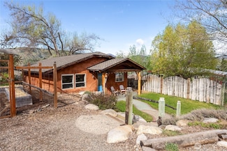 811 Filer Ave, Winthrop, WA 98862