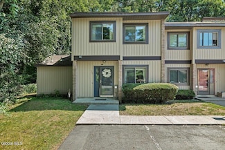 132 Point of Woods Dr, Albany, NY 12203