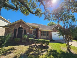 1027 S Wellsford Dr, Pearland, TX 77584