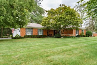 7801 N Gleneagle Dr, Kalamazoo, MI 49048