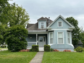 341 E 2nd St S, Carlinville, IL 62626