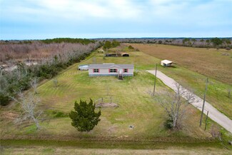 300 Oak Island Box Site Rd, Anahuac, TX 77514