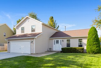 586 Independence Ave, South Elgin, IL 60177