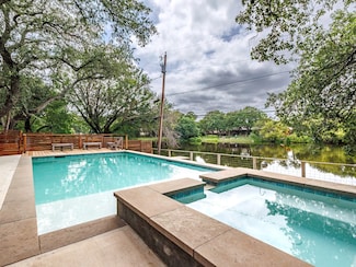 105 Lakeview Ct, Brownwood, TX 76801
